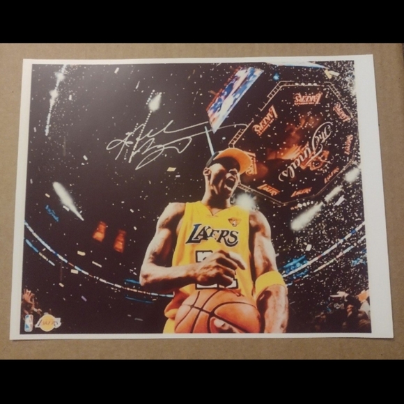 BRAND NEW!๐ฏ KOBE BRYANT LAKERS OLD SCHOOL 8.5x11 ULTRA GLOSSY 5 POSTER BUNDLE! - Picture 4 of 5